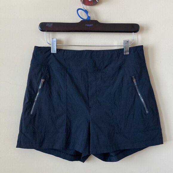 Athleta Trekkie North Midrise Black Short Size 8 - Picture 2 of 14